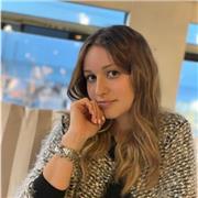 Ragazza offre aiuto in tutte le materie a ragazzini delle scuole medie